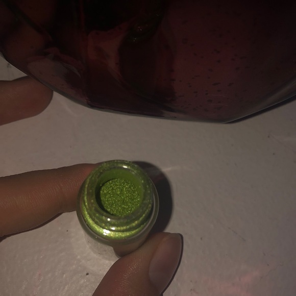 Mac loose pigment green shimmer eyeshadow - Picture 2 of 3